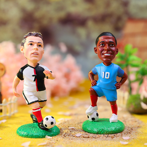 Colección Soccer Legends Mystery Blind Box | Descubre figuras de fútbol exclusivas de <span class=keywords><strong>jugadores</strong></span> icónicos de equipos legendarios - Product Image 2