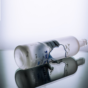 Botellas de Vidrio Redondas Esmeriladas para <span class=keywords><strong>Vodka</strong></span> Ruso Premium Personalizadas de 750 ml con Etiqueta <span class=keywords><strong>Azul</strong></span> - Product Image 3