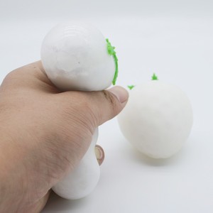 Juguete Antiestrés de Fresa que Cambia de Color, Juguete de Simulación de Frutas TPR, Juguete Sensorial para Aliviar el Estrés, Venta al Por Mayor, Tendencia 2025 - Product Image 3