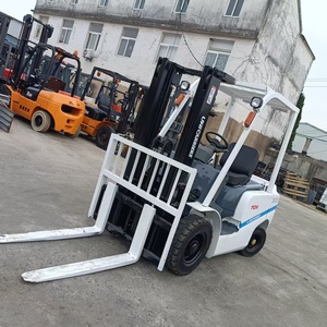 Montacargas Usado de Japón con Opción de Desplazamiento Lateral, Motor ISUZU en Óptimas Condiciones, TCM 2.5 Toneladas, Mástil de Dos Etapas, Neumáticos Sólidos - Product Image 6