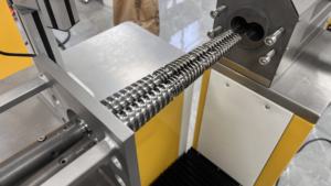 Extrusora con reómetro de torsión/Extrusora de doble tornillo cónico con tornillos contrarrotantes, alta relación L/D de 25:1, material de tornillo 40CrMoTi, 15kW - Product Image 3