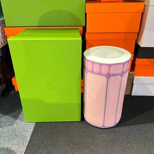 Vase de sol contemporain en porcelaine royale fait main, très demandé, idéal pour un cadeau - Product Image 4