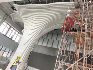 Façade murale en tube carré en aluminium décoratif pour appartement résidentiel moderne - Product Image 3