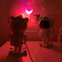 Veilleuse projecteur ciel étoilé avec astronaute et lampe à LED thème galaxie pour chambre d'enfant crée une atmosphère de rêve et décorative