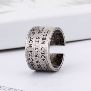Anillo de banda ancha de acero inoxidable yunnique con inscripción de letras en inglés para hombre, joyería de regalo - Product Image 1