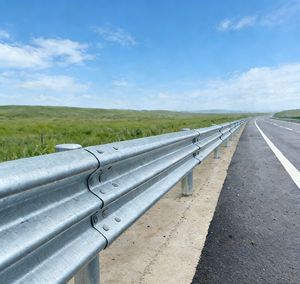 メーカーWビーム道路側鋼鉄製ガードレール、道路安全用仕切り、道路側安全用耐久性交通バリケード - Product Image 6