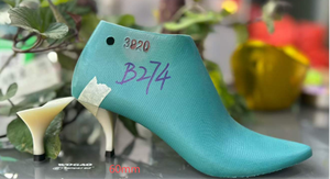 <span class=keywords><strong>Sandali</strong></span> Eleganti da Sera e Cerimonia in Pelle Verniciata <span class=keywords><strong>Bordeaux</strong></span> con Dettaglio Catena Metallica, <span class=keywords><strong>Tacco</strong></span> Alto Sottile e Punta Aperta - Product Image 2