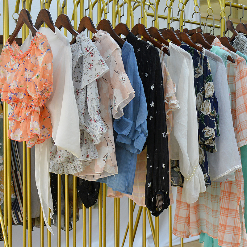 Factory Wholesale Second Hand Summer Clothes Used Ladies Silk Dress Women Clothing
