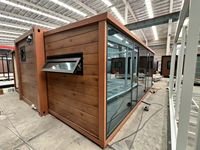 Maison conteneur préfabriquée portable et respirante, mini-maison sur roues, extérieur en bois, portes doubles vitrées pour usage extérieur comme atelier