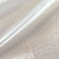 Vente en gros plusieurs couleurs 100 tissu froissé en soie brute tissu plissé léger tissu en satin froissé en soie unie