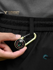 Brújula luminosa con anillo colgante para navegación en campamentos al aire libre, diseño minimalista, material plástico - Product Image 2