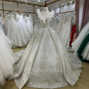 Modern Sweetheart Neckline Backless Floor-Length Heavy Beaded Ball Gown <b>Wedding</b> Dress Deep Chest Applique Lace Chapel Train - Product Image 2