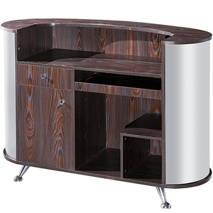 Comptoir de réception incurvé Dongpin Beauty 3317 en acier inoxydable et bois, pour usage professionnel - Product Image 1