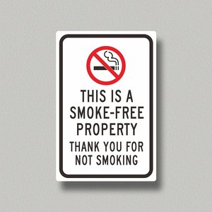 Señal de propiedad libre de humo de alto impacto: mantenga un ambiente limpio y saludable - Product Image 1