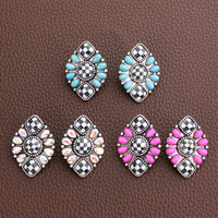 Boucles d'oreilles turquoise style occidental à motif damier pour elle, forme diamant noir et blanc avec clous turquoise