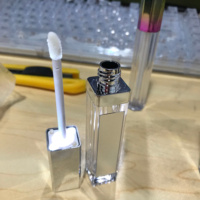 Tubes à gloss vides personnalisés avec lumière LED et miroir, prix de gros le plus bas, pour gloss liquide DIY et rouge à lèvres transparent