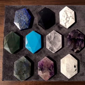 Piedra de Cristal Natural Pulida a Mano, Cabujón de Piedra Preciosa con Tema de Amor, Decoración para el Hogar, Piedra Semipreciosa Curativa Hecha a Mano - Product Image 2