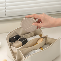 Miroir cosmétique portable circulaire pliable en métal avec cadre en cuir, lumière LED rechargeable, un seul côté, logo personnalisé