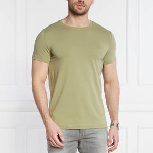 Camiseta de Hombre Lisa al por Mayor, 100% Algodón Peinado de Alta Calidad, Ajuste Delgado, Impresión Personalizada Serigrafiada, Ecológica, de Secado Rápido - Product Image 3