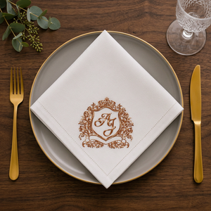 Serviette en lin blanc de qualité supérieure avec broderie monogramme |   Serviette de table personnalisée brodée avec un élégant motif de blason brun - Product Image 3