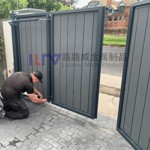 Puerta Corredera Plegable Eléctrica Moderna y Minimalista para Entrada de Vehículos con Motor - Product Image 3