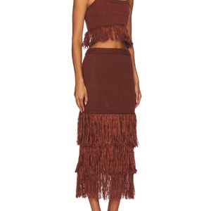 Ensemble deux pièces personnalisé pour femme, col carré, ourlet à franges, pull en maille moulant sans manches et jupe patchwork à pompons - Product Image 2