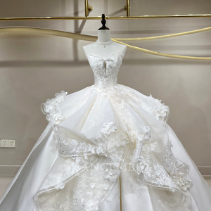 Robe de mariée JFH107 Royal sans bretelles, avec volants, en dentelle florale moderne ivoire, appliques en cristal brodées, longueur ras du sol, traîne chapelle - Product Image 3