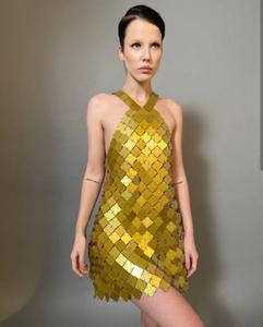 Robes de soirée sexy sans manches et dos nu pour femmes, en or, avec chaîne de mailles carrées argentées, mini-robe à bretelles - Product Image 6