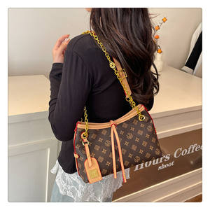 Bolsa Tote de Gran Capacidad con Cadena de Lujo, Nueva Llegada, Moderna y Versátil, Bolsa de Hombro Cruzada Estampada para Mujer - Product Image 3