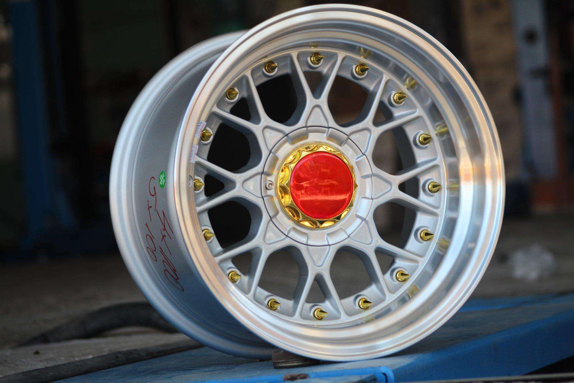 Lèvre de machine argentée