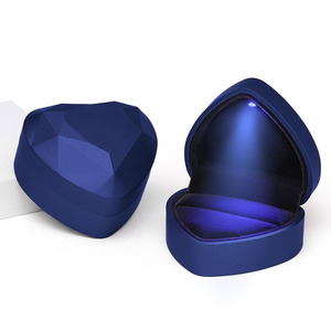 กล่องใส่เครื่องประดับโคมไฟ LED รูปหัวใจหรูหราสีกลอสสูง - Product Image 5
