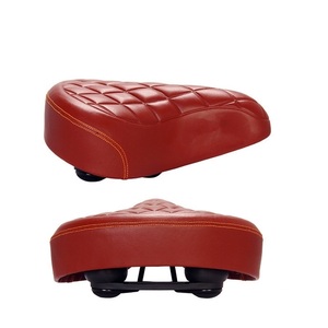 <span class=keywords><strong>Selle</strong></span> large et <span class=keywords><strong>vintage</strong></span> personnalisée pour siège <span class=keywords><strong>de</strong></span> vélo <span class=keywords><strong>selle</strong></span> <span class=keywords><strong>de</strong></span> vélo en <span class=keywords><strong>cuir</strong></span> PU <span class=keywords><strong>de</strong></span> diamant <span class=keywords><strong>selle</strong></span> <span class=keywords><strong>de</strong></span> siège <span class=keywords><strong>de</strong></span> vélo <span class=keywords><strong>de</strong></span> montagne - Product Image 6