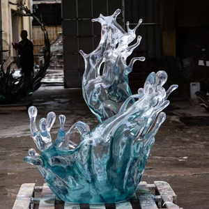 Scultura in Resina Trasparente di Grande Formato, Design Popolare per Decorazione Domestica o Pubblica - Product Image 5