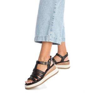 Sandales compensées pour femme Carmela en cuir noir avec plateforme et boucle dorée - Product Image 5