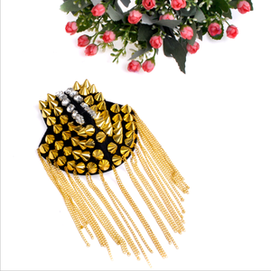 Pietra Spallina, 2 Pcs Oro Con Borchie Spallina, Fatti A Mano In Oro Shoulderpieces Con La Catena Nappa - Product Image 1