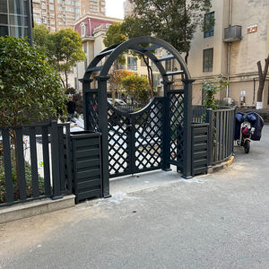 Pérgola de Jardín Semicerrada con Listones de Aluminio Tratado Térmicamente y Diseño Arqueado para Privacidad, Bloquea la Vista de los Vecinos y Permite la Crecimiento de Plantas Trepadoras - Product Image 2