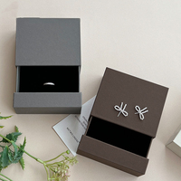 Boîte cadeau de luxe personnalisable et recyclable pour bijoux, design boîte à tiroir, emballage rigide, prend en charge l'impression de logo personnalisé, pour plusieurs paires de chaussettes en fourrure