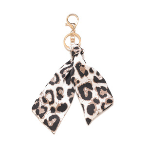 Nouveau porte-clés en tissu imprimé léopard, accessoires pour sac, bijoux, porte-clés de voiture, porte-clés créatif en alliage, cadeau - Product Image 5