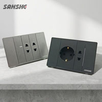 SANSHE Interruptor de Pared Moderno Empotrado de 3 Ganglios y 1 Vía con Enchufe Schuko, Marco de PC con Abrazaderas y Garras para Cables, Negro, Paquete de 2 Tomas de Corriente Alterna