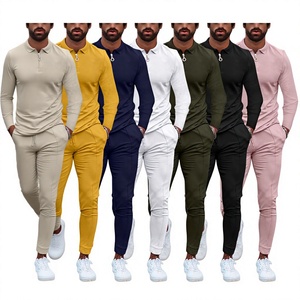 Ensemble de survêtement personnalisé pour hommes en gros – Tenue de sport athlétique pour le jogging, la course et l'entraînement en salle de sport - Product Image 1