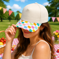 Gorra de Béisbol Snapback Personalizada con Estampado de Tablero de Ajedrez, Visera Plana, Multicolor, Corona Crema, Ajustable, Unisex, Estilo Urbano de Verano