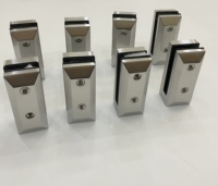 Balustrade extérieure moderne en verre de 12 mm avec embout mural en acier inoxydable usiné CNC et barre solide