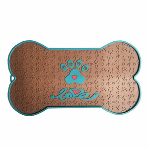 Modernos Tapetes de Silicona de Goma Impermeables y Libres de BPA para Alimentación de Perros y Gatos - Product Image 3