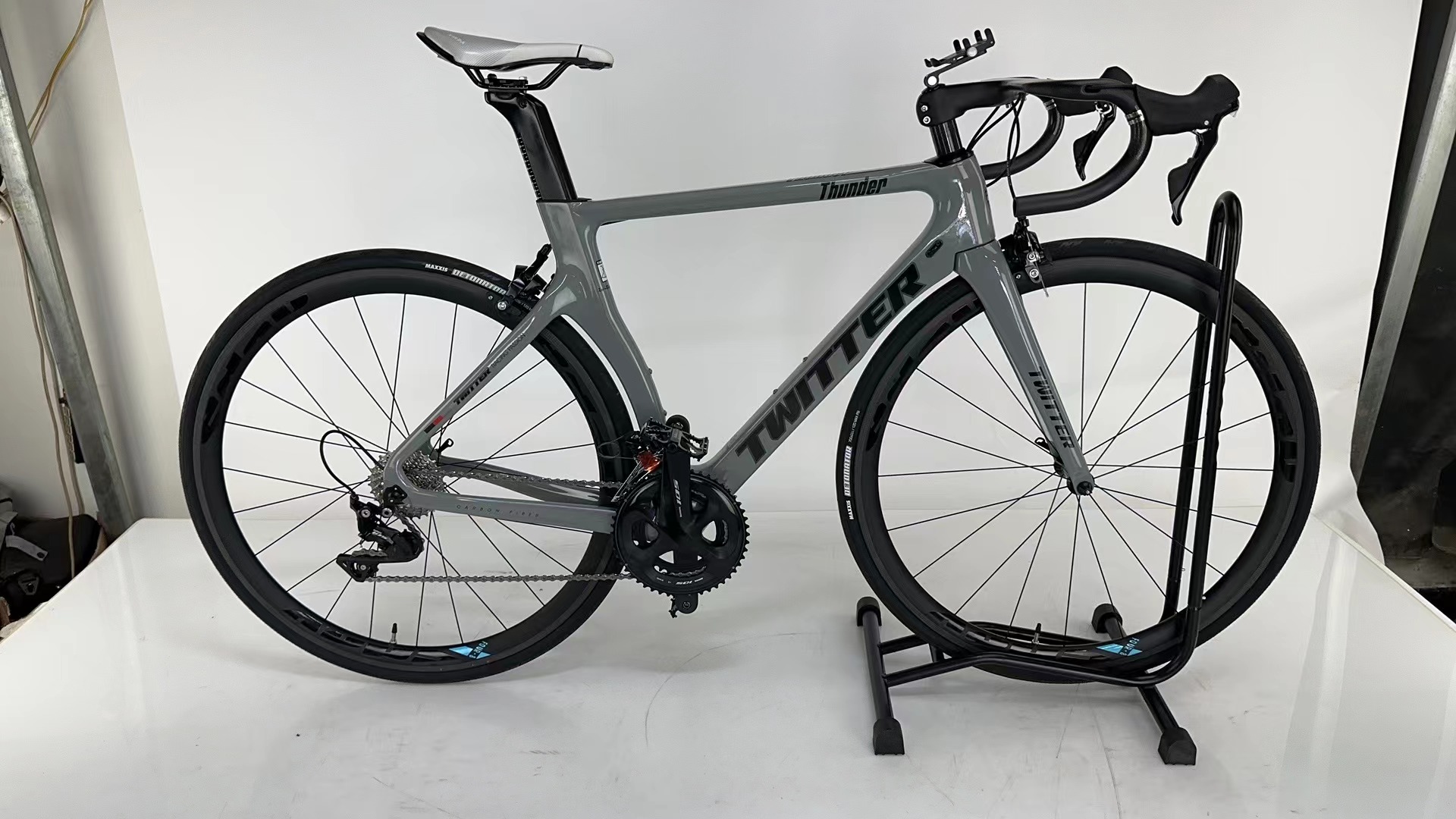 ツイッターサンダーロードバイク22可変速700Cブレークウィンド