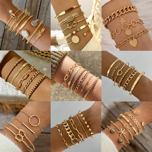ชุดกำไลข้อมือสตรีสแตนเลสสตีลชุบทอง 18K ดีไซน์ทันสมัย ประดับลูกปัดแบบคิวบัน ดีไซน์ไม่สมมาตร แบบซ้อนชั้น - Product Image 3