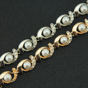 สร้อยข้อมือโซ่มุกดีไซน์ยอดนิยมสร้อยข้อมือฮิปฮอปชุบทองเงินสำหรับผู้หญิงเครื่องประดับแฟชั่นขายส่ง - Product Image 3