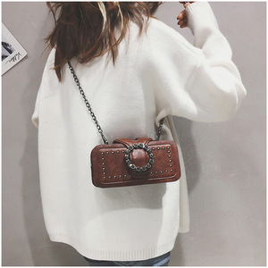 Nouveau tendance Derniers sacs à main pour filles Sac à bandoulière Sacs à bandoulière rectangulaires de style punk avec chaîne en métal - Product Image 1