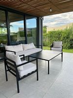Ensemble de canapés modulaires d'extérieur en aluminium thermolaqué, durable et écologique, de style postmoderne, avec table basse, pour cour et usage de loisirs