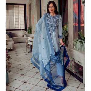 Salwar Kameez Informal Estilo Indio Pakistaní, Camisa Bordada en la Parte Delantera, Algodón Puro HandKhaddi con Borde Bordado - Product Image 1