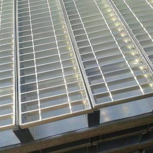 Grilles de vidange extérieures en acier galvanisé personnalisables directement de l'usine pour passerelle, cour, lave-auto, différentes tailles, formes - Product Image 6